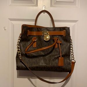 MK shoulder bag with gold details